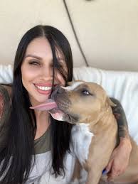 Я уже давно не покупаю себе друзей 🐶 Я беру их с улицы. Уже 6 лет я спасаю  собак и очень немалая часть спасёнышей остались со мной и стали частью моей  семьи