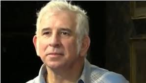 Ο 19χρονος δημήτρης έδωσε πέρσι πανελλαδικές εξετάσεις και πέρασε στη σχολή θεατρικών σπουδών στην αθήνα. 4ybm9g3dhjsxim