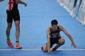 Alistair edward brownlee, mbe (born 23 april 1988) is a british triathlete.he is the only athlete to hold two olympic titles in the triathlon event, winning gold medals in the 2012 and 2016 olympic games and the only man to have won olympic gold whilst going into the event as favourite for the title. Jonny Brownlee Vows Not To Be Remembered As A Wobbly Horse After Triathlon Collapse Mirror Online