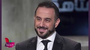 كشف الممثل السوري قصي خولي أنّه خبّأ خبر زواجه من مديحة الحمداني، بسبب رغبته بالاحتفاظ بخصوصياته بعيداً عن الإعلام، إلا أنّه لم يأتِ على ذكر اسم زوجته، واكتفى بوصفها بالشريكة، وذلك وقال في حلقة خاصة من برنامج دبي كروز مع ميساء مغربي. Ù‡Ù„ ØªØ±Ùƒ Ù‚ØµÙŠ Ø®ÙˆÙ„ÙŠ Ø²ÙˆØ¬ØªÙ‡ Ù„Ø£Ù†Ù‡Ø§ Ù…Ø³Ù„Ù…Ø© Ø¬Ø¯ÙŠØ¯Ù‡Ø§ ØªØ±ØµØ¯ Ø§Ù„ØªØºÙŠØ±Ø§Øª ÙÙŠ Ø¹Ù„Ø§Ù‚Ø© Ù‚ØµÙŠ Ø®ÙˆÙ„ÙŠ Ù…Ø¹ Ù…Ø¯ÙŠØ­Ø© Ø§Ù„Ø­Ù…Ø¯Ø§Ù†ÙŠ Youtube
