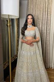 What Kind of Jewellery to Wear with Ivory Lehenga