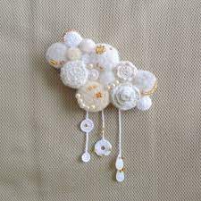 もこもこ雲のカブトピン ハンドメイド ブローチ ハンドメイド 手芸