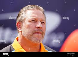 Zak Brown, PDG de McLaren Racing, s'exprime lors d'une conférence de presse  organisée à la Bourse de New York concernant le développement des véhicules  électriques de course McLaren Racing et les technologies