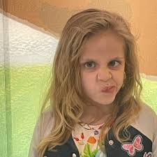 Melissa Flach's Instagram, Twitter & Facebook