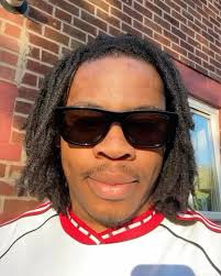 블록코어룩에 이어, 이번 시즌은 #bootsonlysummer, 이제 축구화도 일상 속으로 스며든다 ⚽👟, 경기장과 거리가 먼  트랙팬츠, 데님, 미니스커트까지 자유롭게 믹스 매치하는 것이 스타일링의 포인트 😌🩵, 축구화가 패션 아이템이라니 어때?!, [출처  : 틱톡 adam.jed