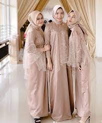 Model baju dress kebaya hijab brokat muslim lavender. 85 Model Baju Kebaya Brokat Terbaru 2020 Cocok Untuk Berbagai Acara Wikipie Co Id Pakaian Pesta Pakaian Perkawinan Model Pakaian Baru