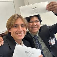 From November 8-10, EagleMUN 🦅, the Model United Nations team at Montverde  Academy, competed in KnightMUN XXIII, hosted by the University of Central  Florida. This year, KnightMUN included over a dozen schools