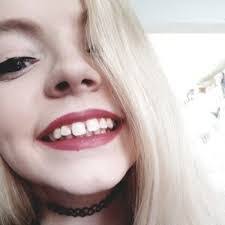 Alexis Mortimer's Instagram, Twitter & Facebook