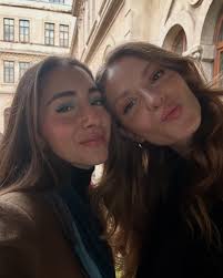 wanna play mermaids? 🧜🏻‍♀️🧜🏻‍♀️