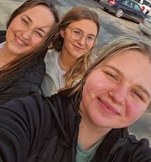 Melissa Wipf's Instagram, Twitter & Facebook