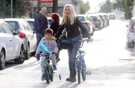 Η φαίη (σοφία) σκορδά (κιλκίς, 9 φεβρουαρίου 1980) είναι ελληνίδα παρουσιάστρια και θεατρολόγος. Faih Skorda Bolta Me Ton Mikro Ths Gio Sth Boyliagmenh