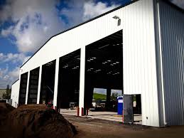 When hiring a contractor to both pour the foundation and erect the warehouse building, expect to pay between $15 and $25 per square foot for a rigid frame building (subtract around 25 percent for an arch frame). Home Florida Metal Building Services Llc