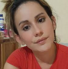 Chuir Hazel Vega Porras grianghraf nua...