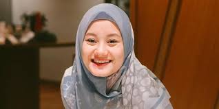 Memulai Karir Sejak Kecil Ini 7 Fakta Dinda Hauw Yang Baru Saja Menikah Dengan Rey Mbayang Diadona Id