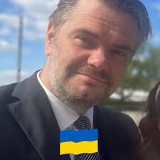 My 14 year old daughter and I go from Luxembourg to Brussels 2nd August and  have four days till plane leaves. A good place to stop with the train?  Right now I'm