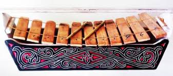 Umumnya jenis alat musik ini terbagi menjadi dua, yaitu alat musik tekan elektronik dan alat musik tekan manusia. 17 Alat Musik Tradisional Sumatera Utara Gambar Dan Penjelasannya