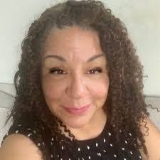 Miriam Glover's Instagram, Twitter & Facebook