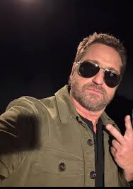 This man won't answer me now. It's December 3rd Jeffrey 👀 I know you saw  me under your hating post yesterday lol