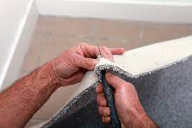 Schneiden sie mit diesen werkzeugen die überstände des teppichs weg, verhindern sie damit den druck zwischen wand und teppich. Teppich Zuschneiden Schritt Fur Schritt Anleitung