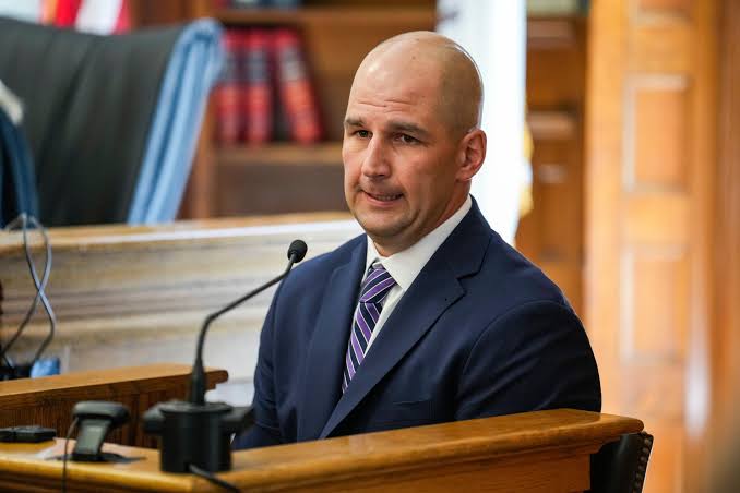 Michael Proctor se presenta a audiencia para apelar su despido de la Policía Estatal de Mass. – Telemundo Nueva Inglaterra