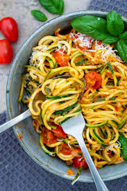 Makes a great side dish in place of pasta or rice. Low Carb Zucchini Spaghetti Mit Frischkase Ajvar Und Tomaten