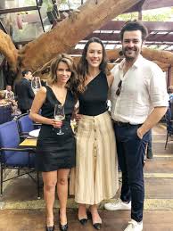 Francisca van zeller é filha de cristiano van zeller, gerente da marca de família van zellers & co., e um dos enólogos mais conceituados da região vinícola do douro. Afigueirarubaiyat Hashtag On Twitter