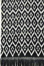 The collective launches a vibrant new range in spring and fall each year and from these kaffe handpicks particular fabrics for his exciting quilt designs, which are featured in his patchwork & quilting books. Fooled By Ikat Clothroads