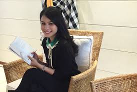 Ini dibuktikan ketika ia berumur tiga tahun, ia sudah pandai membaca dan belajar. Maudy Ayunda Nikmati Masa Kecil Bersama Buku Kabar Baik Dari Seluruh Indonesia