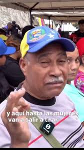 Pa’lante, pa’lante, pa’ dónde está Trump: asi le dice uno de los militares,  refiriéndose a donde deben apuntar sus amas, a los venezolanos, en su gran  mayoría mayores, que se han unido a las milicias ...