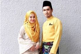 Emma kongsi mengenai kehilangan pembantu rumah di instagram. Ini Ke Kekasih Baru Emma Maembong Pakai Baju Sedondon Gituu Nazrief Nazri Menegaskan Dia Tidak Menyimpan Sebarang Perasaan Cinta Terh Wanita Pakaian Aktor