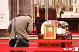 한편 정진석 추기경은 전날 오후 10시 15분 90세의 일기로 생을 마쳤다. Nvho0ai97s070m