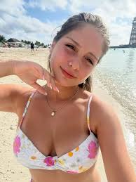 Am single... Ready to be in a relationship with the right man who is also  ready to be in a relationship as well 💞❣️💕It's a beautiful day out here  can someone join