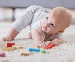 Mit dem krabbeln hat sie sich da auch schon keine zeit mehr gelassen. Wie Kindern Das Krabbeln Lernen Famigros