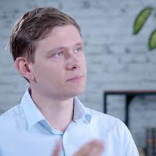 🎬 Was beinhaltet eine erfolgreiche Projektplanung bei der Cloud-Migration?  Es gibt ja verschiedene Vorgehensweisen, Abhängigkeiten, Stakeholder.  Kommunikation ist hier das A und O. André Bernatek (Head of Solution Design  & Product Management