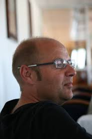 Indrukwekkend eerbetoon aan gezin dat slachtoffer werd van brute aanslag op  MH17