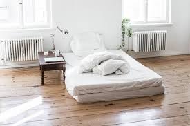 9 ide desain tempat tidur minimalis solusi untuk kamar kecil. Desain Kasur Tanpa Dipan Hemat Biaya Ruang Kamar Keren