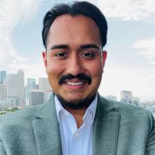 I had so much fun giving back at the Houston Food Bank this morning !