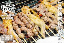台中散策食記 炭串燒燒烤向上路美村路向上市場 西區 堅持不滷不炸傳承媽媽傳統手藝二十年秘製甘醇烤醬新攤 每串15元起最貴40元串燒便宜宵夜好選擇 推薦豬肉蔥串無骨雞腿排烤牛肉串雞肉串跟烤雞翅好味必點 週日店休有提供電話訂購服務 橘子狗愛吃糖 オレンジ