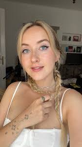 Joy Rauch's Instagram, Twitter & Facebook