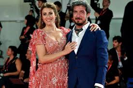 Il 2021 è l'anno del bufalo e va dal 12 febbraio 2021 (data del capodanno cinese) fino all'31 gennaio 2022. Paolo Ruffini E Diana Del Bufalo Colpo Di Scena Telefonico Il Poliamore
