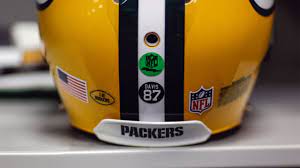 Packers helmet art garden flag. Packers To Honor Willie Davis With Helmet Decal In 2020