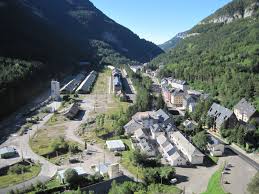 Vista Panoramica Desde La Via Ferrata Del Canfranero Canfranc Huesca Spain Paisaje De Fantasia Pirineos Huesca