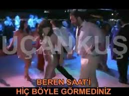 Beren saat ile kenan doğulu'nun dillere destan düğün töreninden detaylar ortaya çıktı. Beren Saat Dugunde Cilginlar Gibi Egleniyor Dailymotion Video