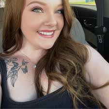 I'm looking for a job that pays $15 or more an hour and can work with my  schedule. Monday-Thursday 8am-5pm. I would prefer some sort of customer  service.