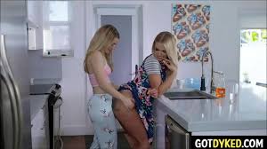 Смотрите видео افلام سكس كلاسيكيه كامله مترجم в высоком качестве. Lesbian Sex With Sexy Cougar Neighbor Xvideos Com