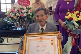 Nhiều năm qua, sức khỏe của ông xuống dốc, mắc bệnh tim mạch, bị hỏng một mắt và một số bệnh tuổi già. Px2uk Elnujrgm