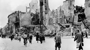Nach dem weltkriegsende am 8. Dokumentation Berlin 1945 Inforadio