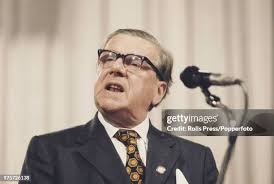 290 Vic Feather Stock Photos, High-Res Pictures, and Images