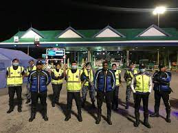 Jadi, saya memang terujalah apabila dapat tahu bahawa kerja tersebut akan melibatkan saya mengetuai sekumpulan pembanci menjalankan aktiviti banci dari rumah ke rumah. Friends Of Pdrm Team Sjr Ops Covid 19 Plaza Tol Facebook