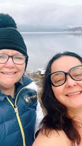 Santa Rosa Jefa doing Day #2 of the cold plunge. An artist needs to have  skin in the game otherwise it is just air. With @bigeffortswim fundraising  for @christinalakestewardship 6.1 Celsius water